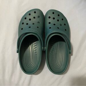 CROCS Classic Clog in dark green